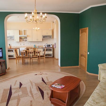 Apartment In 2 Min From Poznyaky Metro Station Kiev Eksteriør bilde