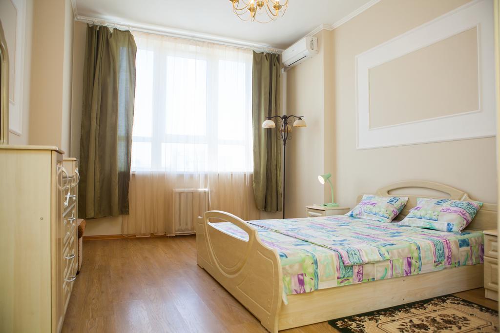 Apartment In 2 Min From Poznyaky Metro Station Kiev Eksteriør bilde