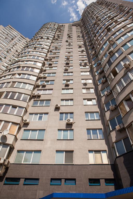 Apartment In 2 Min From Poznyaky Metro Station Kiev Eksteriør bilde