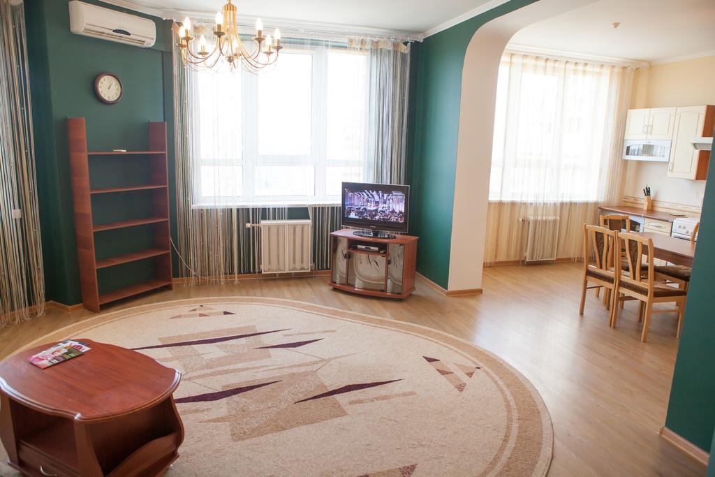 Apartment In 2 Min From Poznyaky Metro Station Kiev Eksteriør bilde
