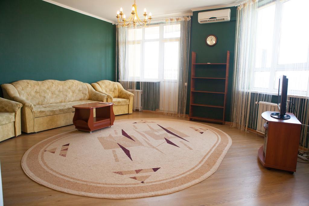 Apartment In 2 Min From Poznyaky Metro Station Kiev Eksteriør bilde